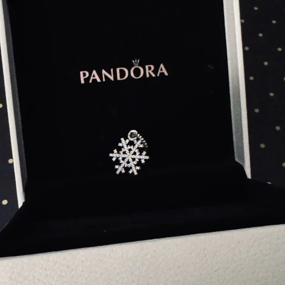 Pandora Winter Kiss • Silver Snowflake Charm - Picture 3 of 11
